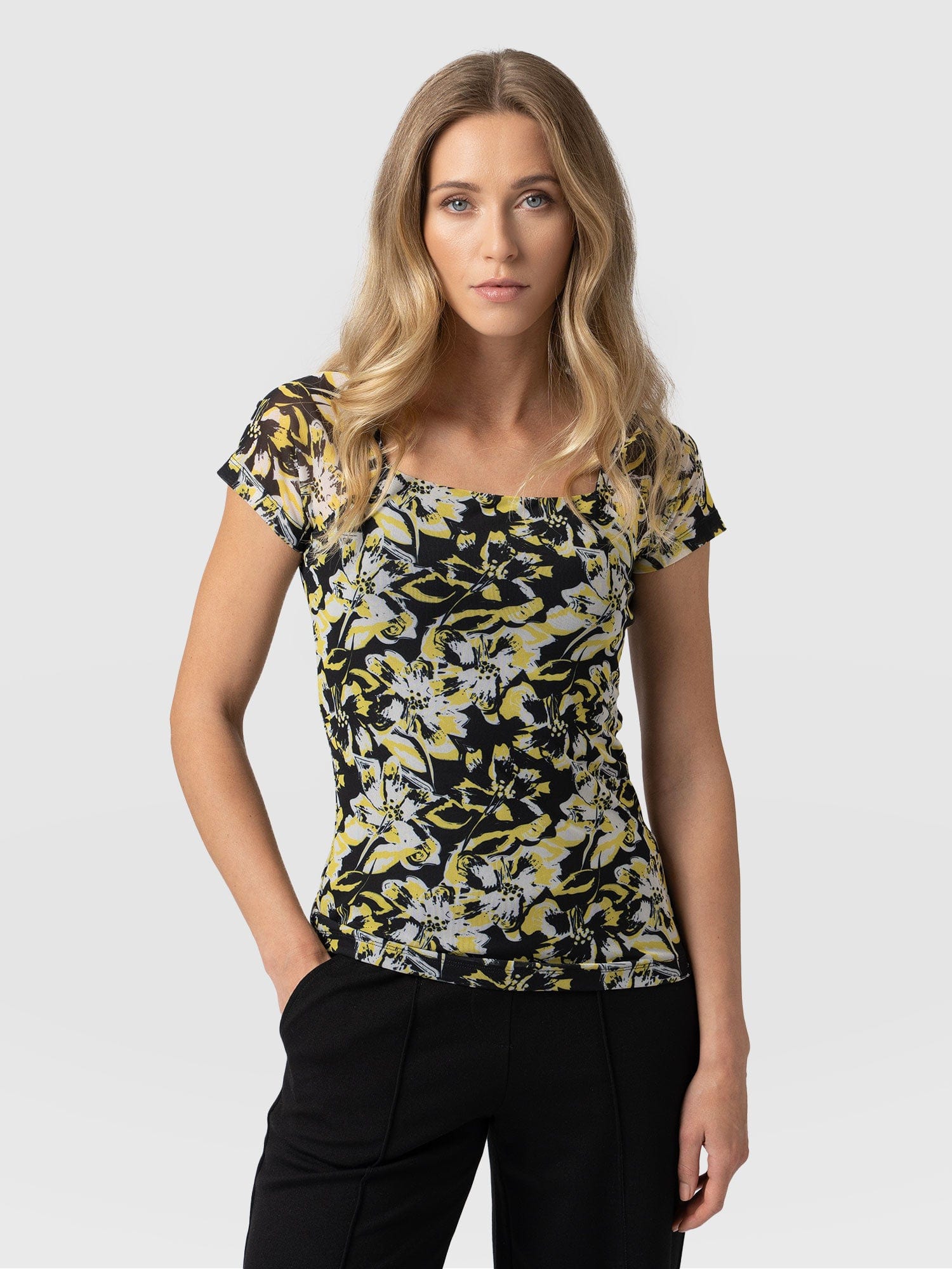 Marlene Mesh Short Sleeve Tee Jardin Stencil - Women's Tops | Saint + Sofia® EU